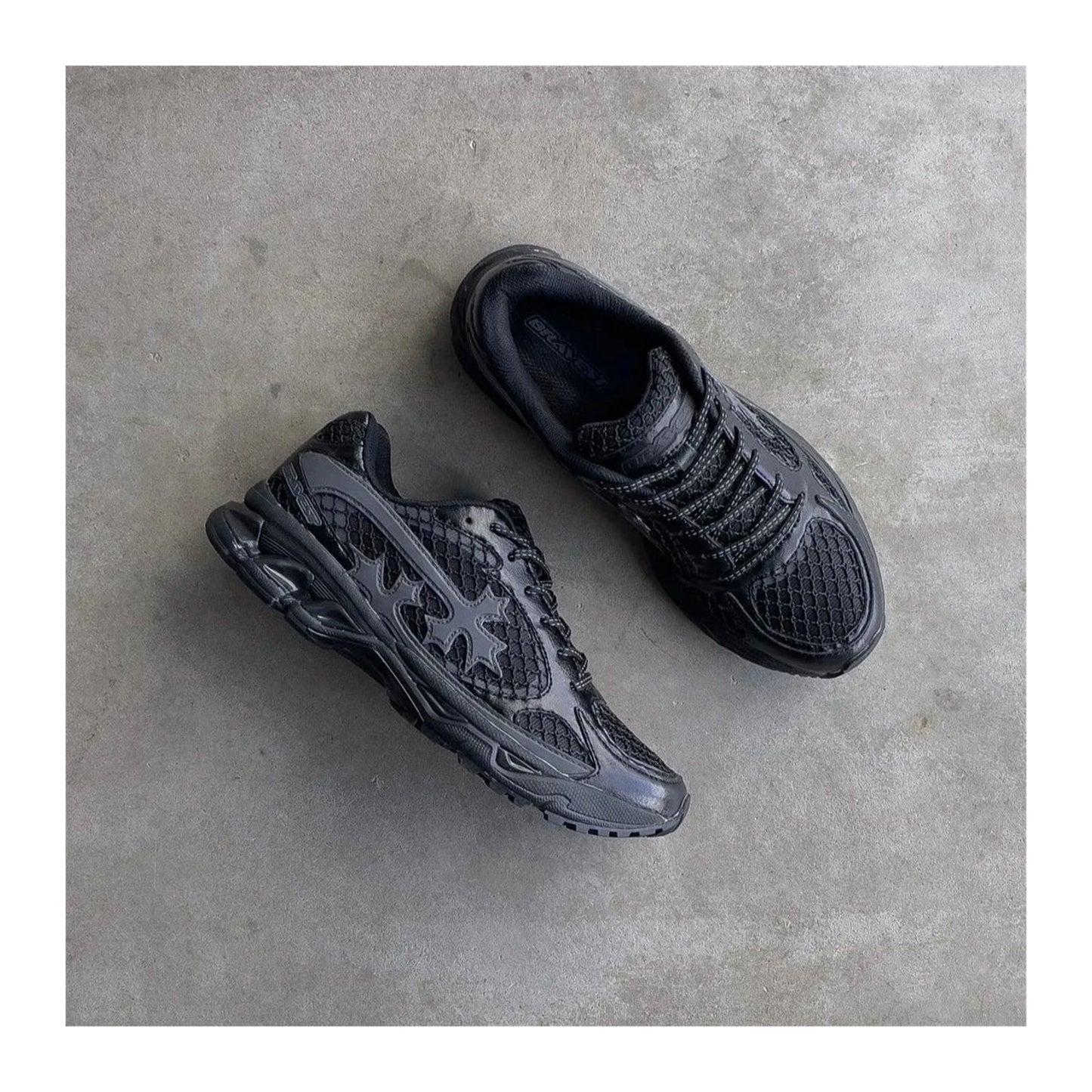 Bravest Studios Kross Kountry Runner — Triple Black