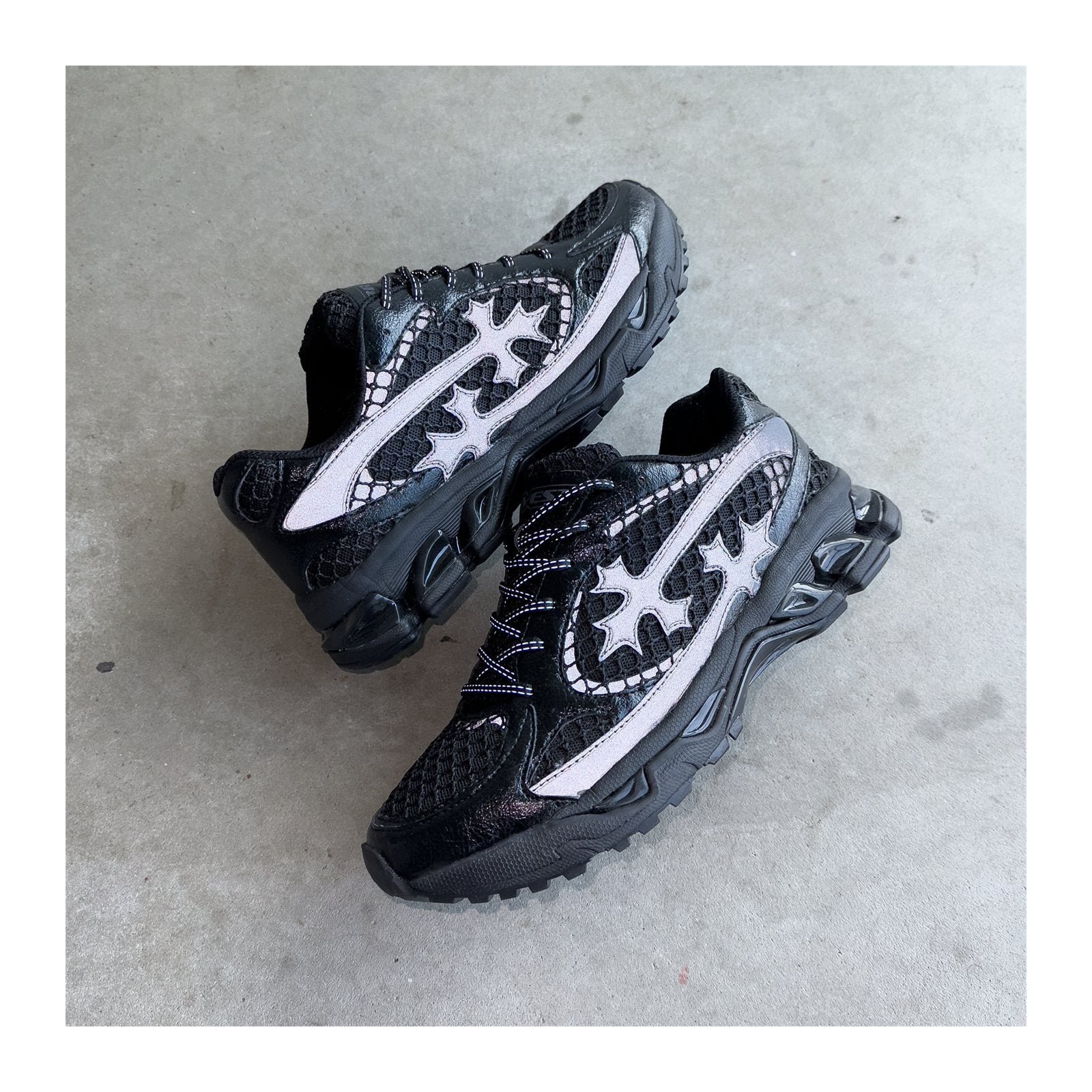 Bravest Studios Kross Kountry Runner — Triple Black