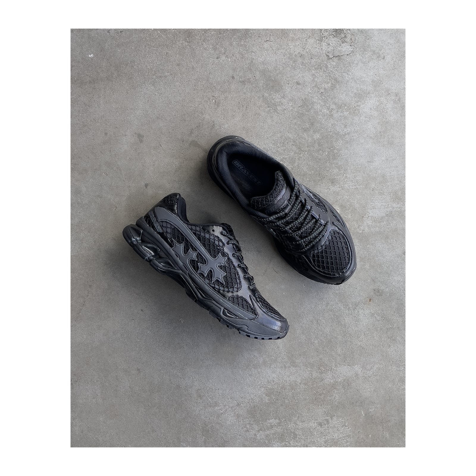 Bravest Studios Kross Kountry Runner — Triple Black